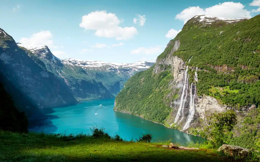 Read more about the article 7 Exciting Things to See When Visiting the Geirangerfjord