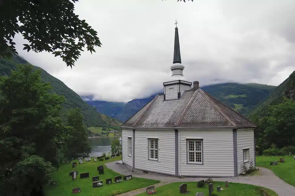 Read more about the article Discovering Geiranger Church: An Architectural and Spiritual Gem